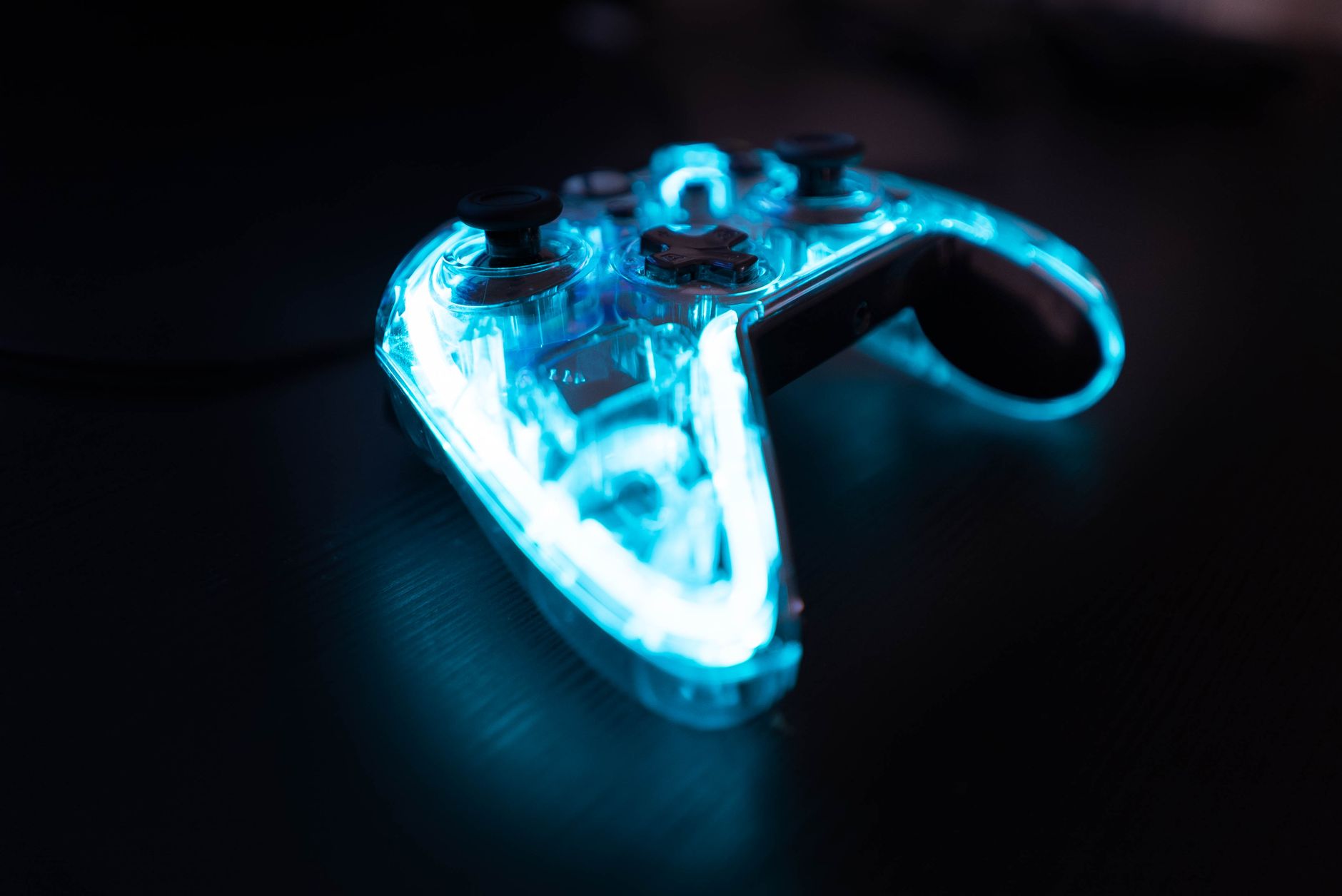 Gaming Controller mit blauem Licht