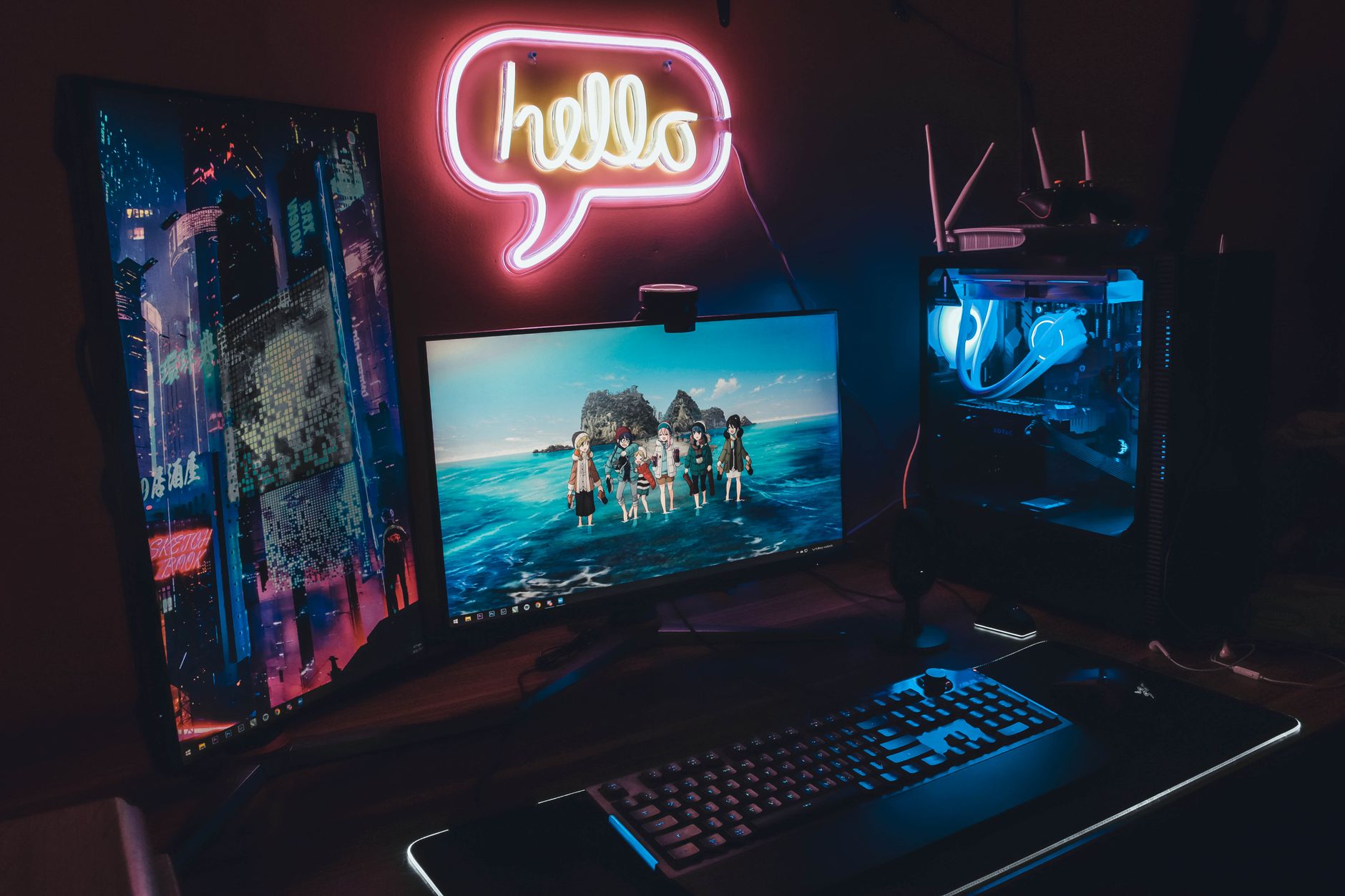 Gaming Setup mit Neon-Beleuchtung und Dual-Monitoren